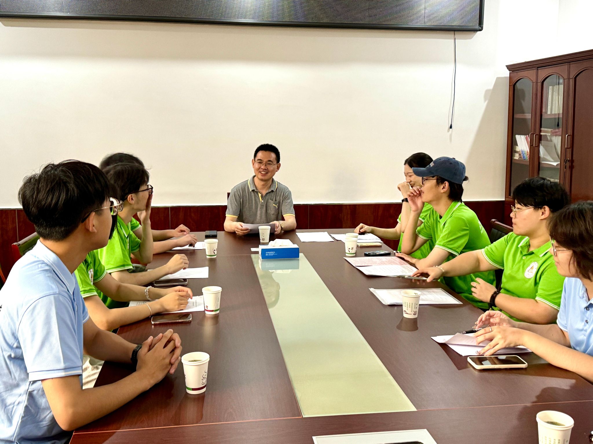 管理学院鸣言论彧小分队 与隆尧县文联宋立理共同交流讨论.jpg