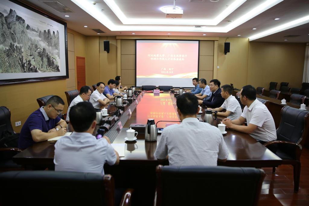 座谈会现场1.jpg 座谈会现场1.jpg