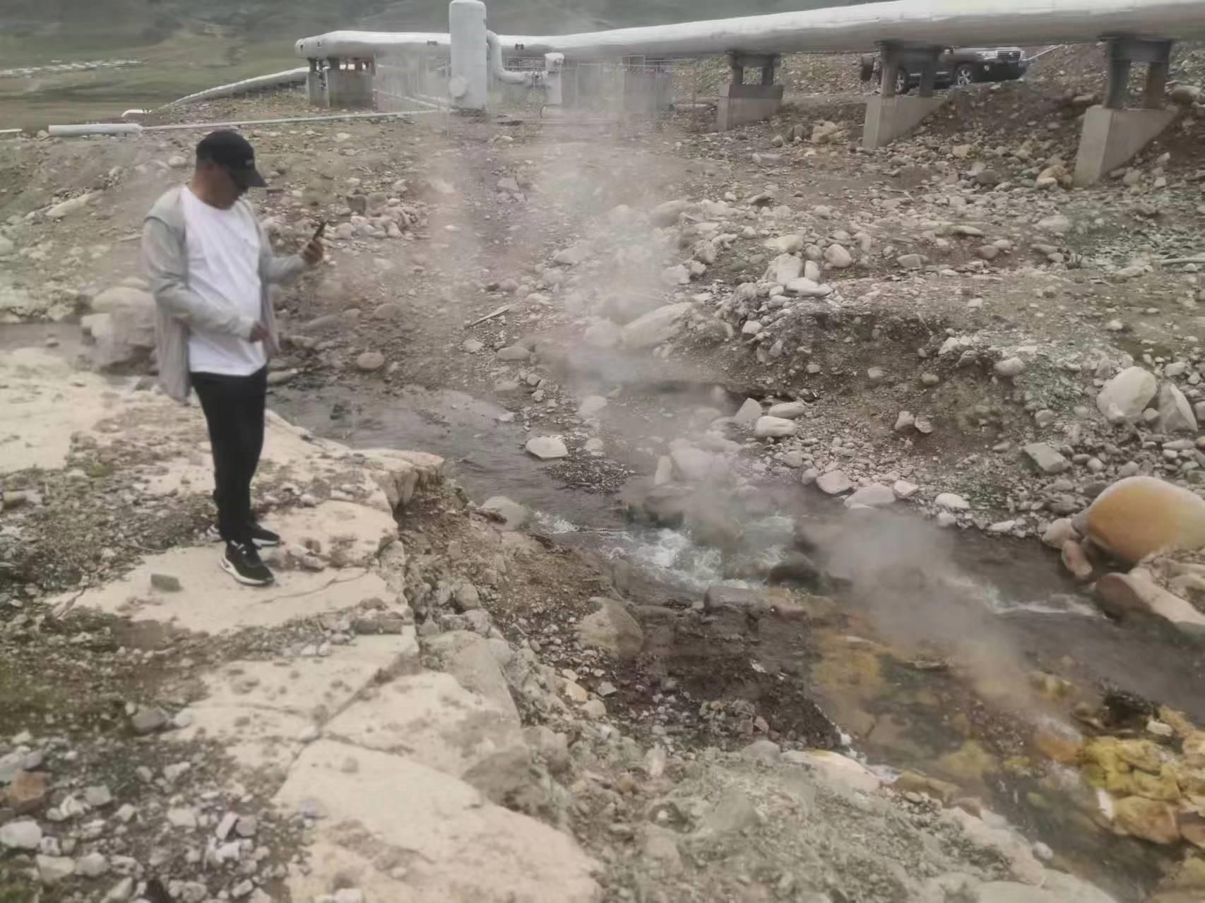 野外地热地质调查照片.jpg
