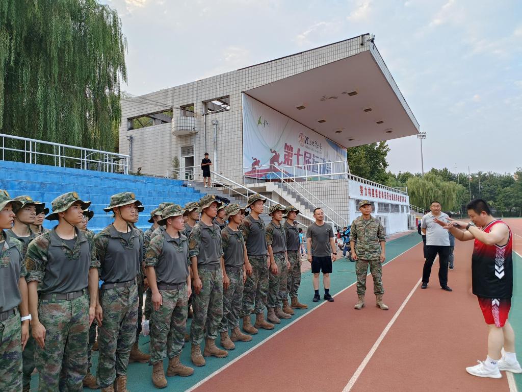 07为士官学校教练和队员分享经验.jpg